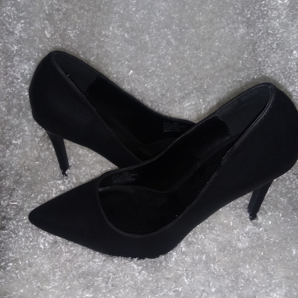 Heels - Picture 3 of 3